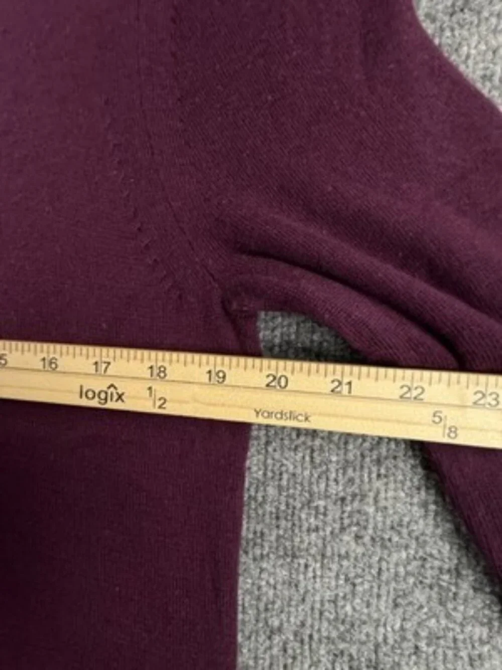 Fred Perry Wool Logo Medium Sweater Long Sleeve V-Neck Pullover Maroon Men Knit